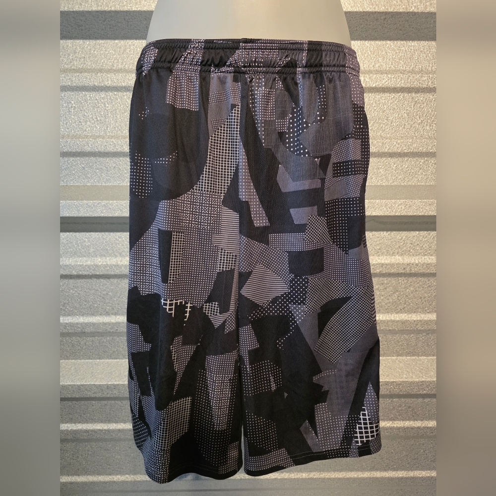 Under Armour Men's Abstract Black and Gray Athletic Shorts - Picture 2 of 4